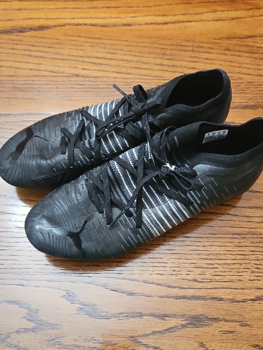 Very Gently Used Size 9 Men's Black Puma Future Soccer Cleats Without Box